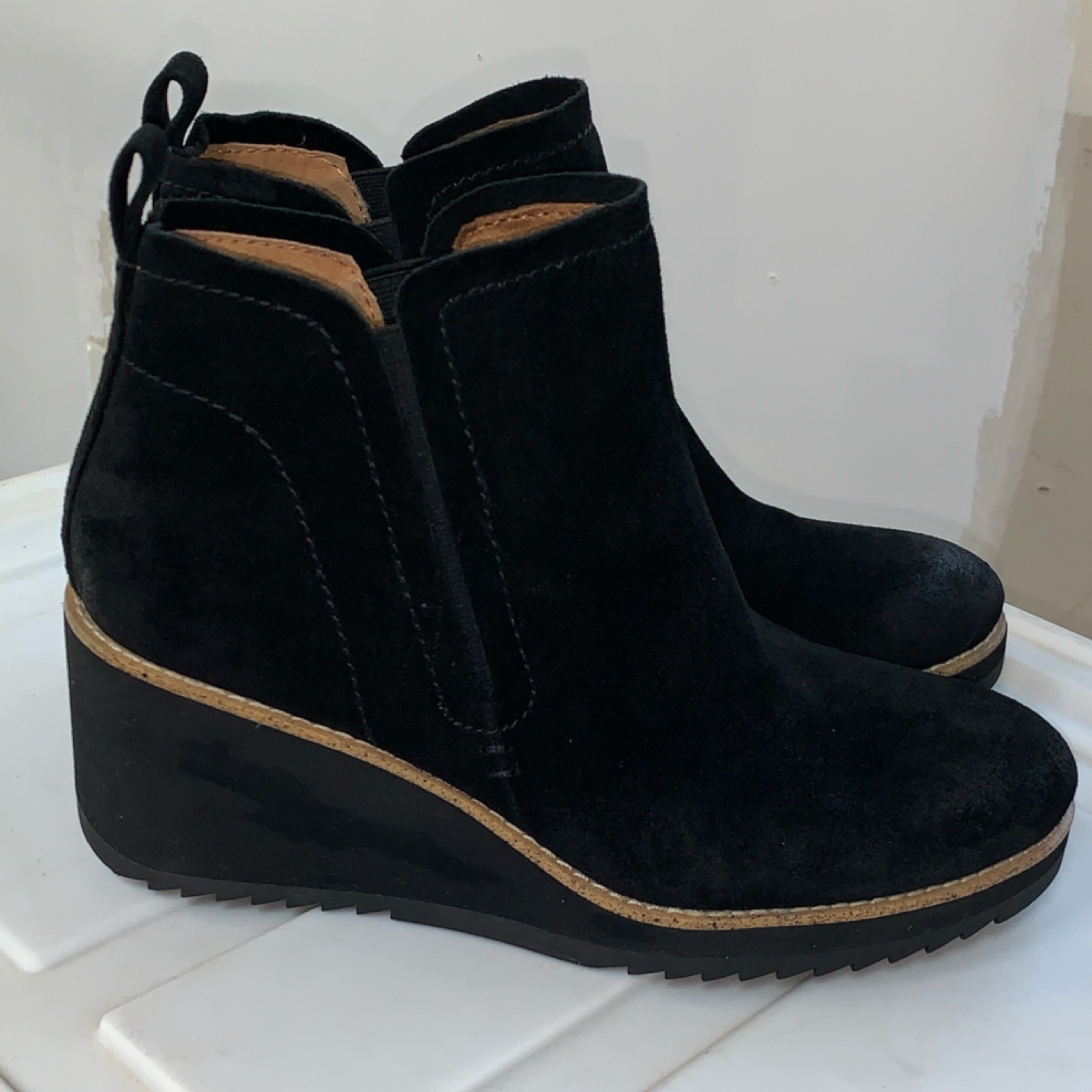 Söfft Black Suede Pull Tab 2.5 “Wedge Comfort Ankle Bootie Women Sz10