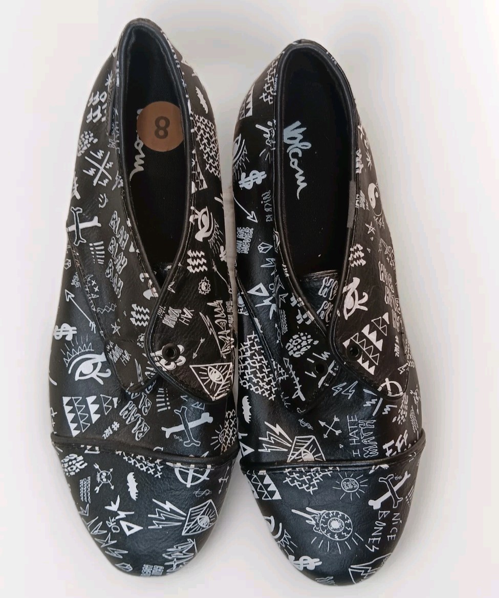 NWOT Volcom Graphic Print Low-Top Sneakers Women Sz 8 Skate Graffiti Fun 🖤🤍🖤