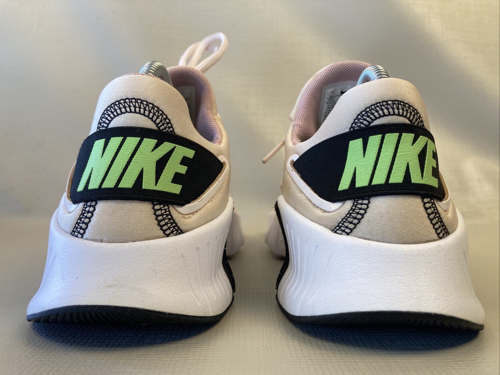 Nike Free Metcon 4 Light Soft Pink White Black Green Strike Women’s Size 8.5 EUC