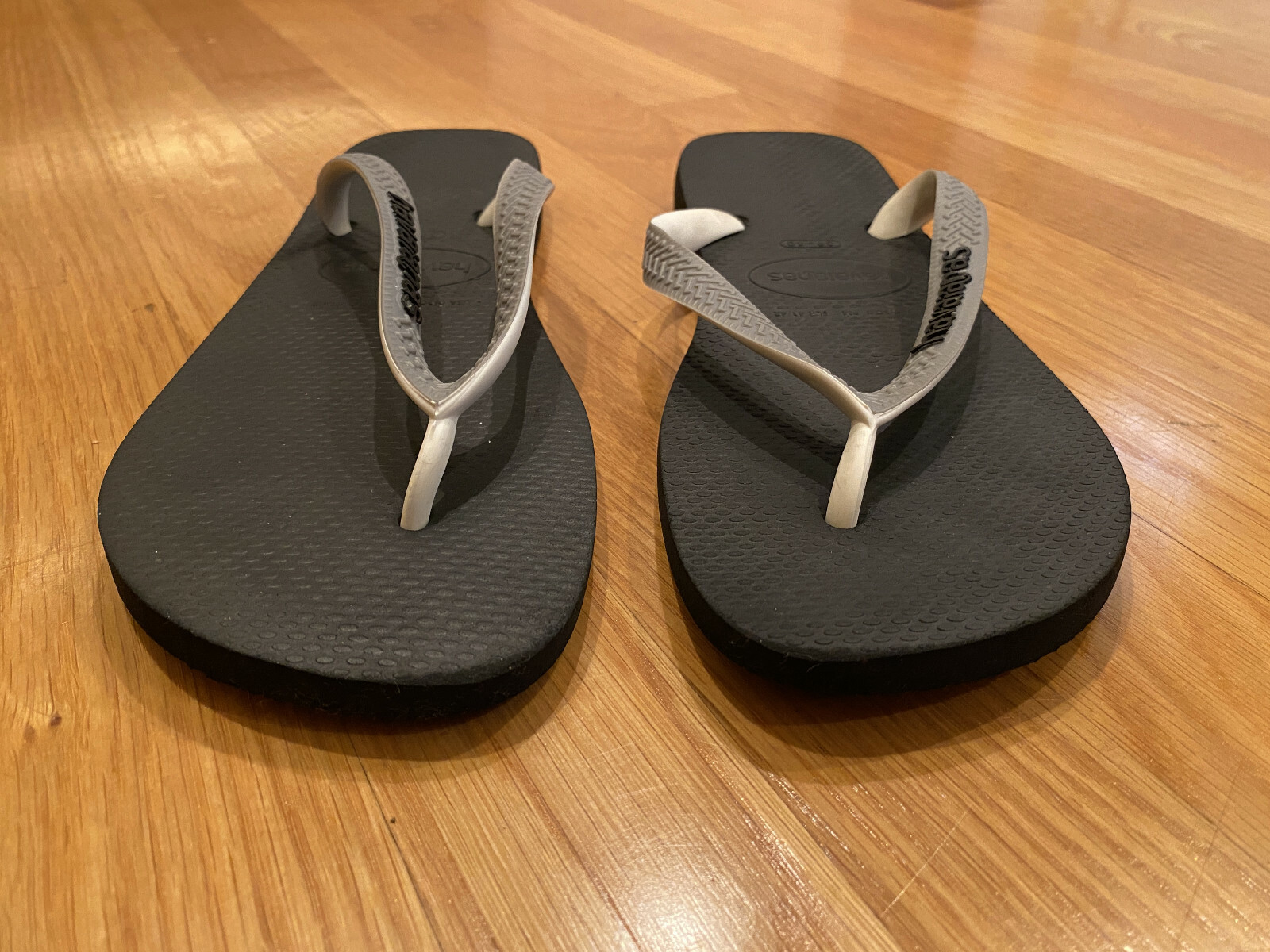 Womens Havaianas Black & Silver Grey 39-40 Flip Flops USA 9/10W 8M EUR 41/42 EUC
