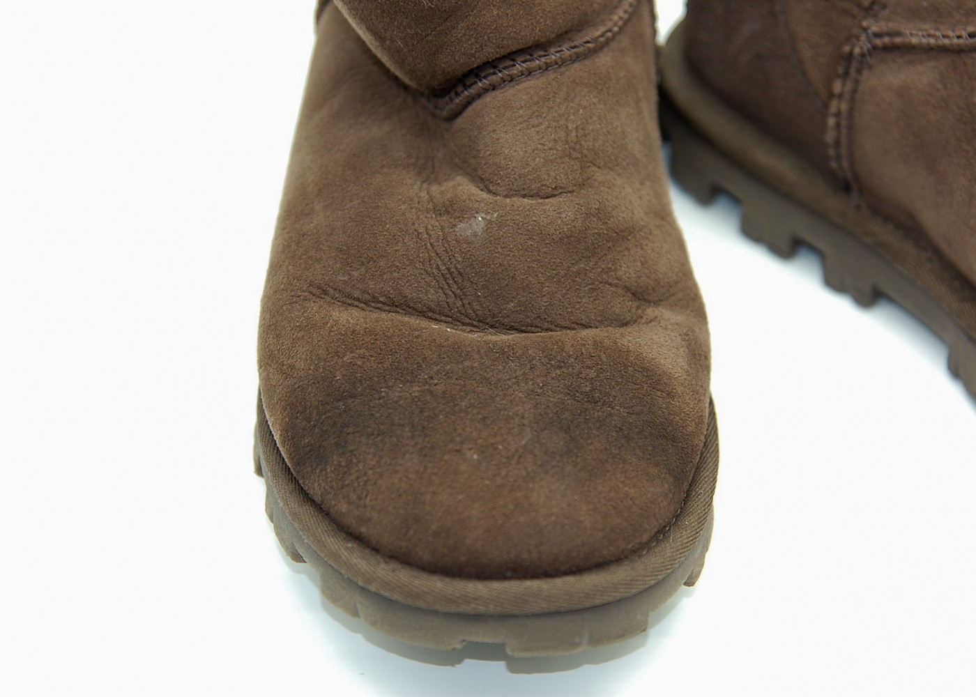 UGG Essential Short 5835 Womens Chocolate Sheepskin Boots Size 8