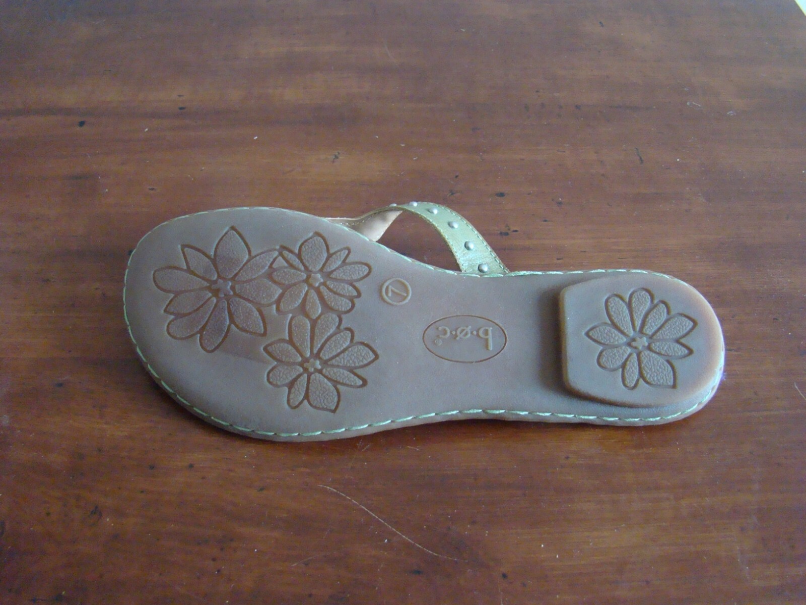 B.O.C. Born Concept Women Shoes Mismatch Left 8 M Right 7 Green Flip Flop Sandal