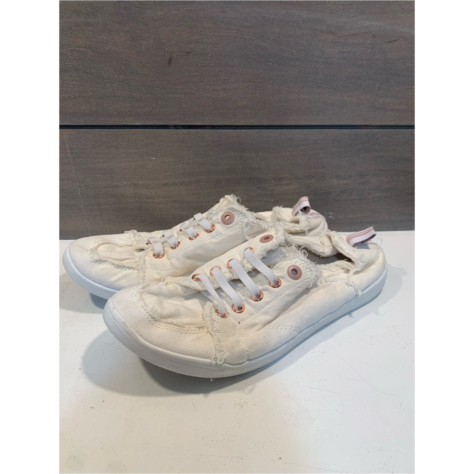 Vionic Beach Pismo Canvas Casual Sneakers Cream Size 9 Preppy Rich Mom