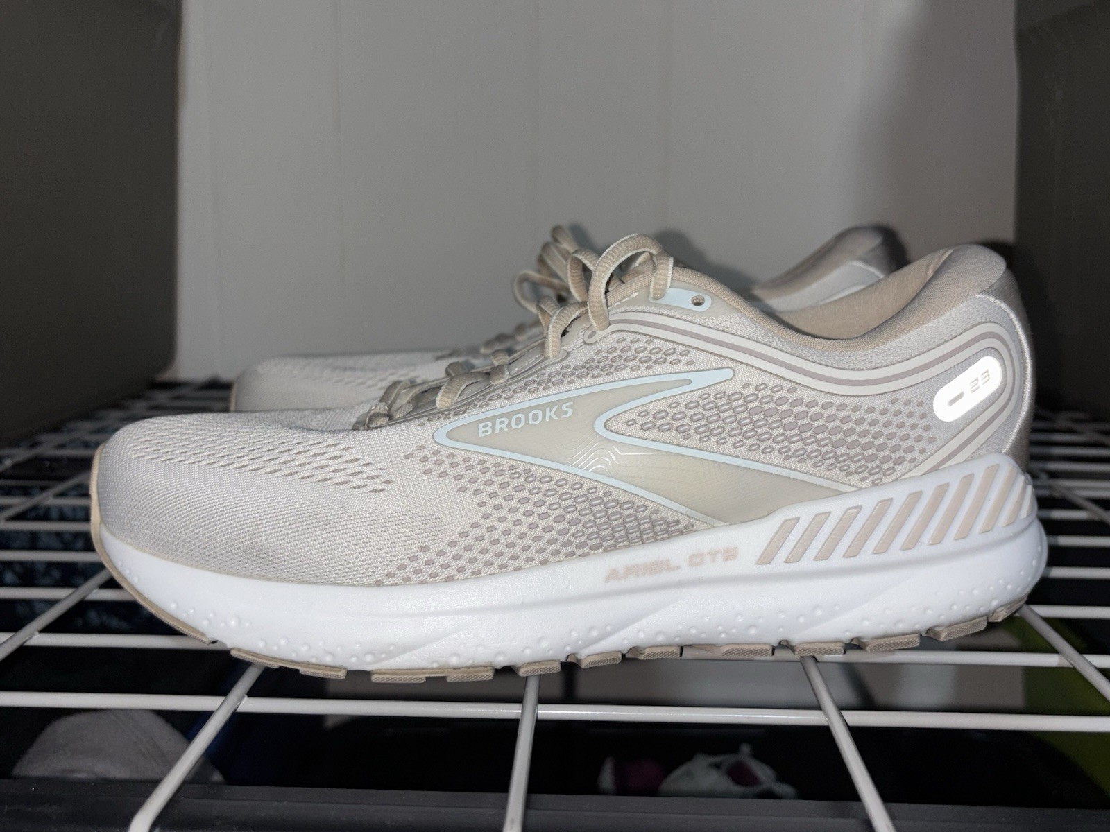 Brooks Ariel GTS 23 Womens Size 10 Beige White Athletic Running Shoes Sneakers