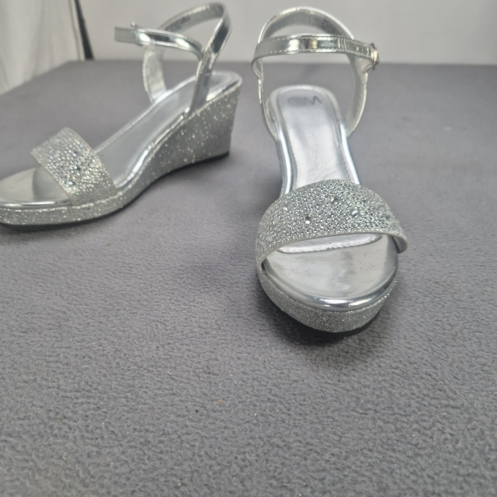 Chelsea Moreland Classy Strap Wedge Heels Platform Sandals Silver Glitter Size 6