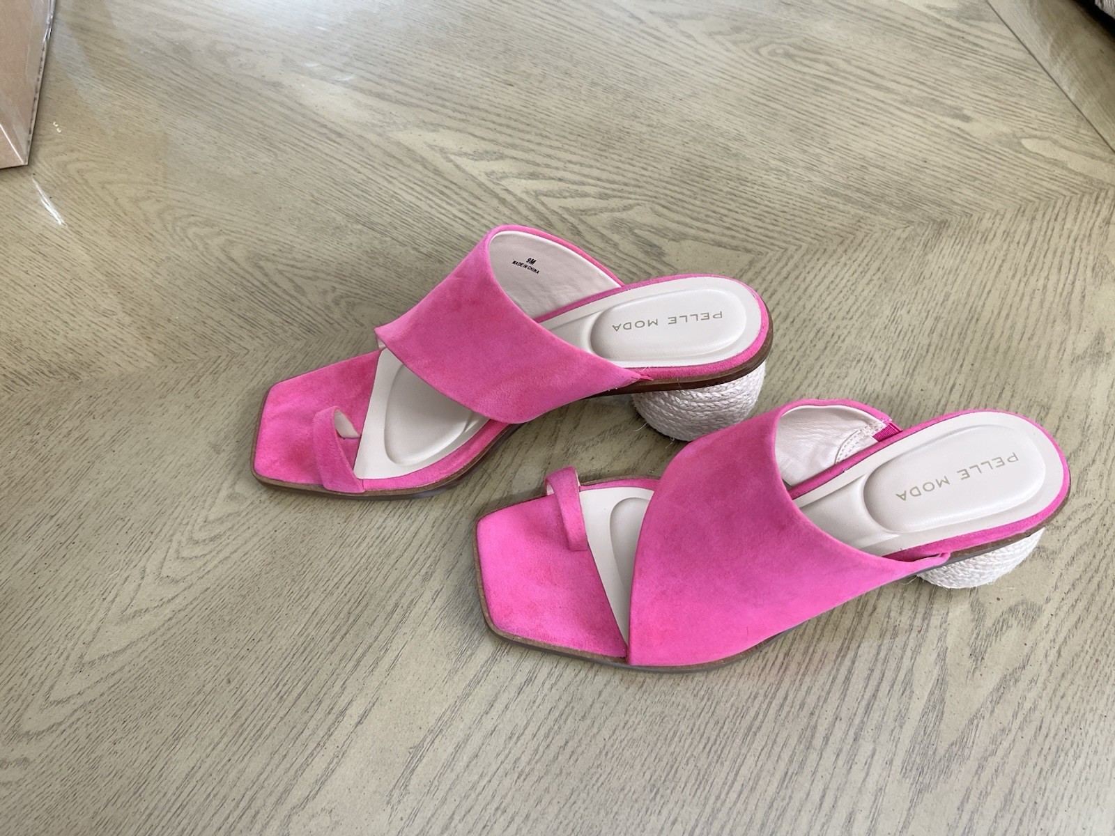Pelle Moda Lahni Hot Pink Suede Toe-Loop Mule Sandals Size 9M