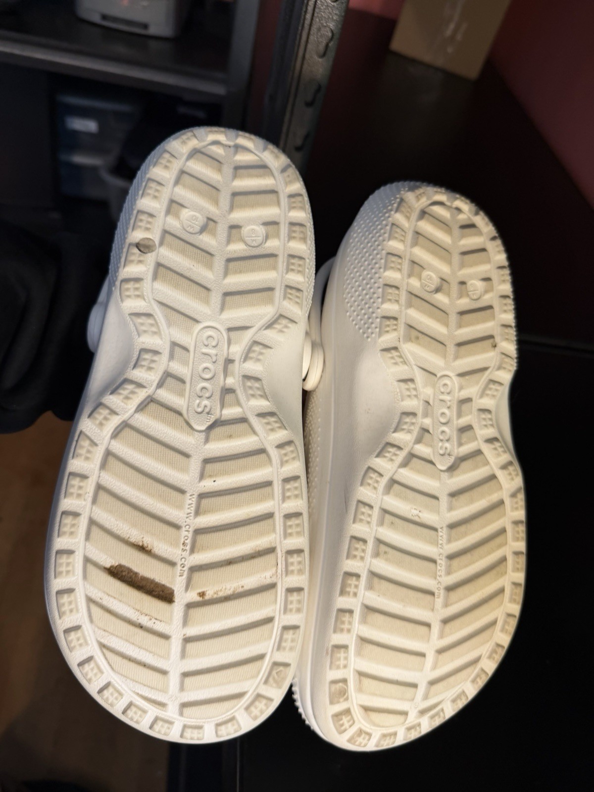CROCS Baya Fuzzy Lined Clog White w Grey Interior. Women’s 10, Men’s 8