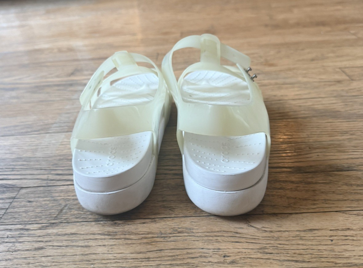 Crocs Splash Glossy Fisherman Womens Sandals White US Sz 9 Sold out 🤍 so comfy
