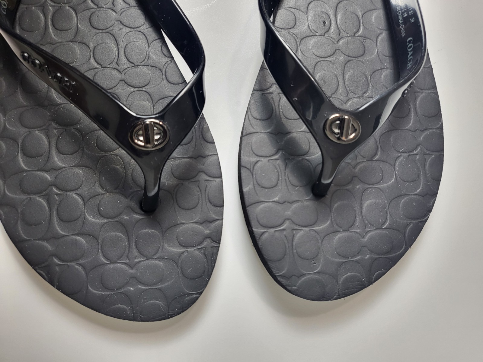 Size:8B/38 Coach Abbigail Black Turnlock Flip Flop Sandals Women