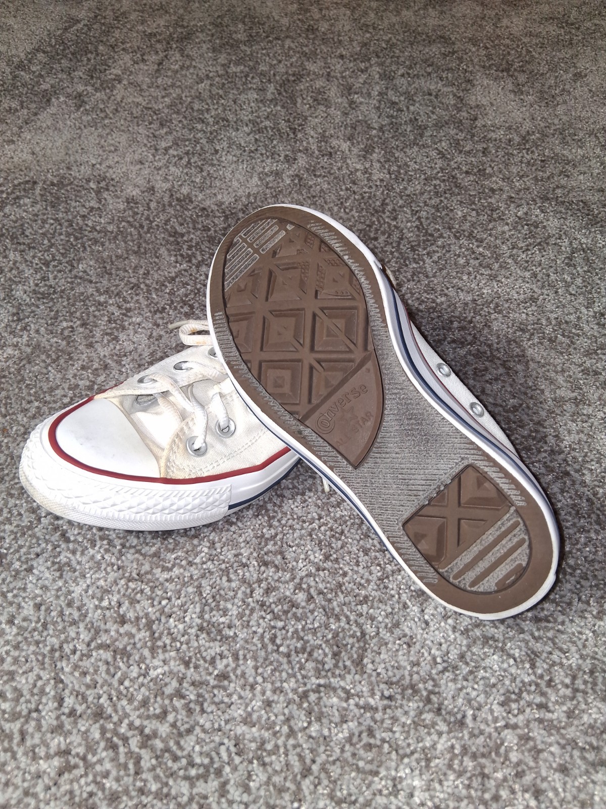Converse Chuck Taylor All Star Low Top White Canvas Sneakers Mens [4] Womens [6]