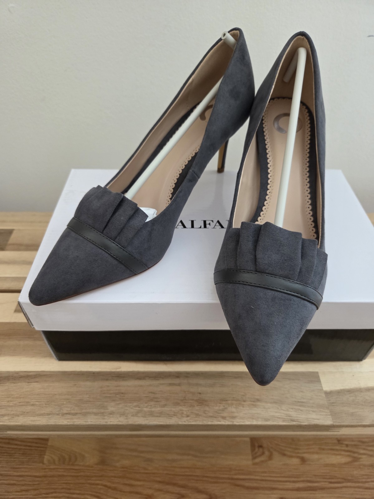 Journee Collection Women Marek Stiletto Heel Ruffled Pump Heels Size US 9M Grey