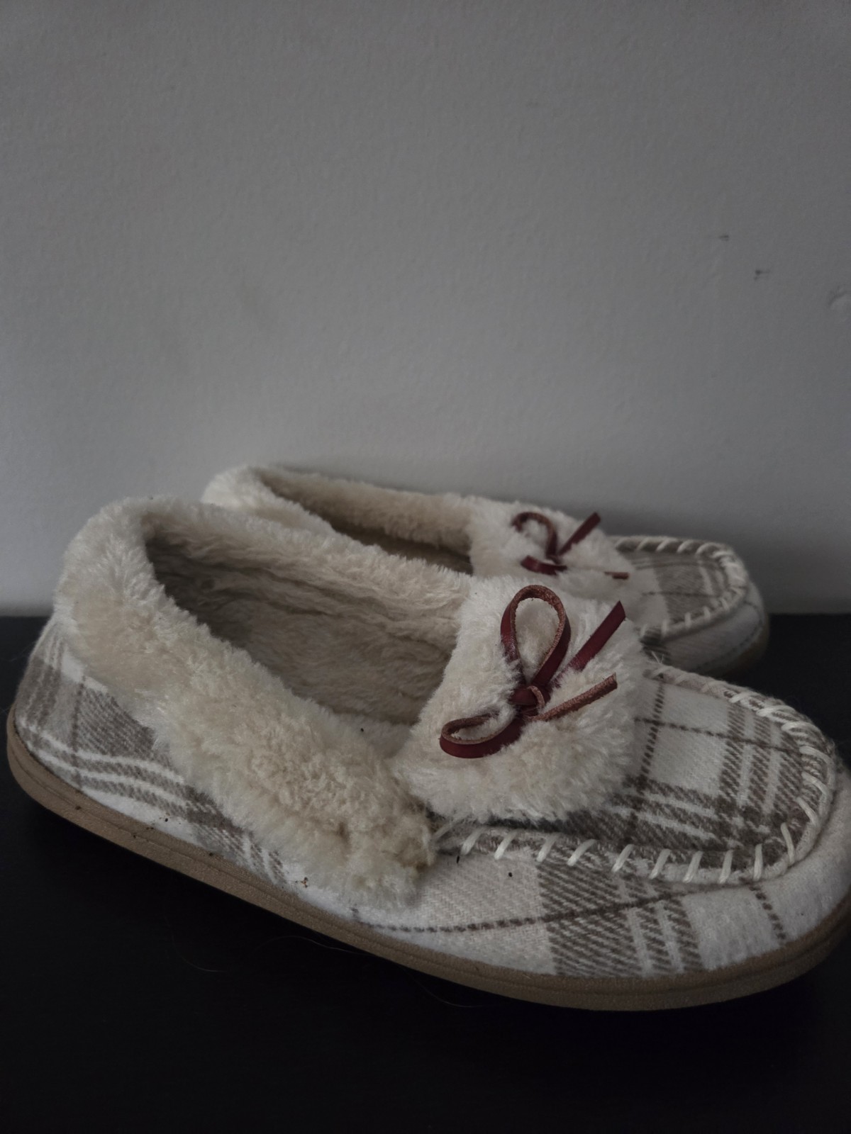 Faux-Fur Trim Moccasin Slippers Old Navy Size 7 Bow Detail Tan Plaid