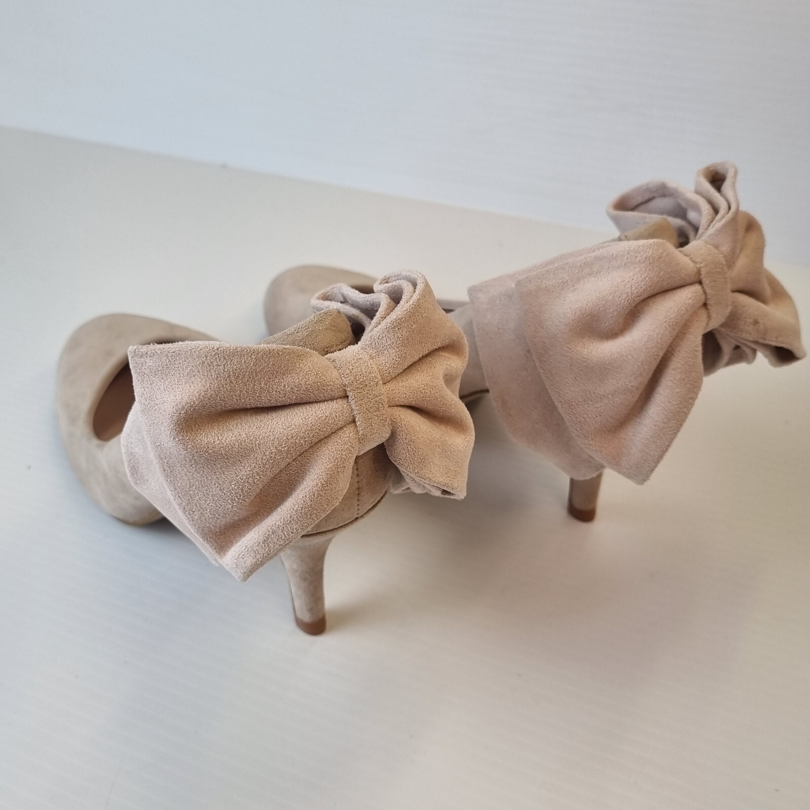 Vintage Alannah Hill Nude Suede Bow Heels AU 6 EU 37 Romantic Winter Bridal Glam