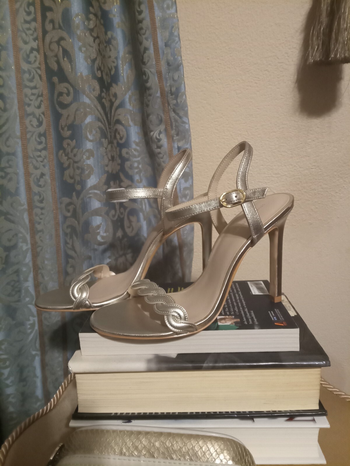Stuart Weitzman Twistie Sandal Leather Ankle Strap High Heels Size 9.5 $295