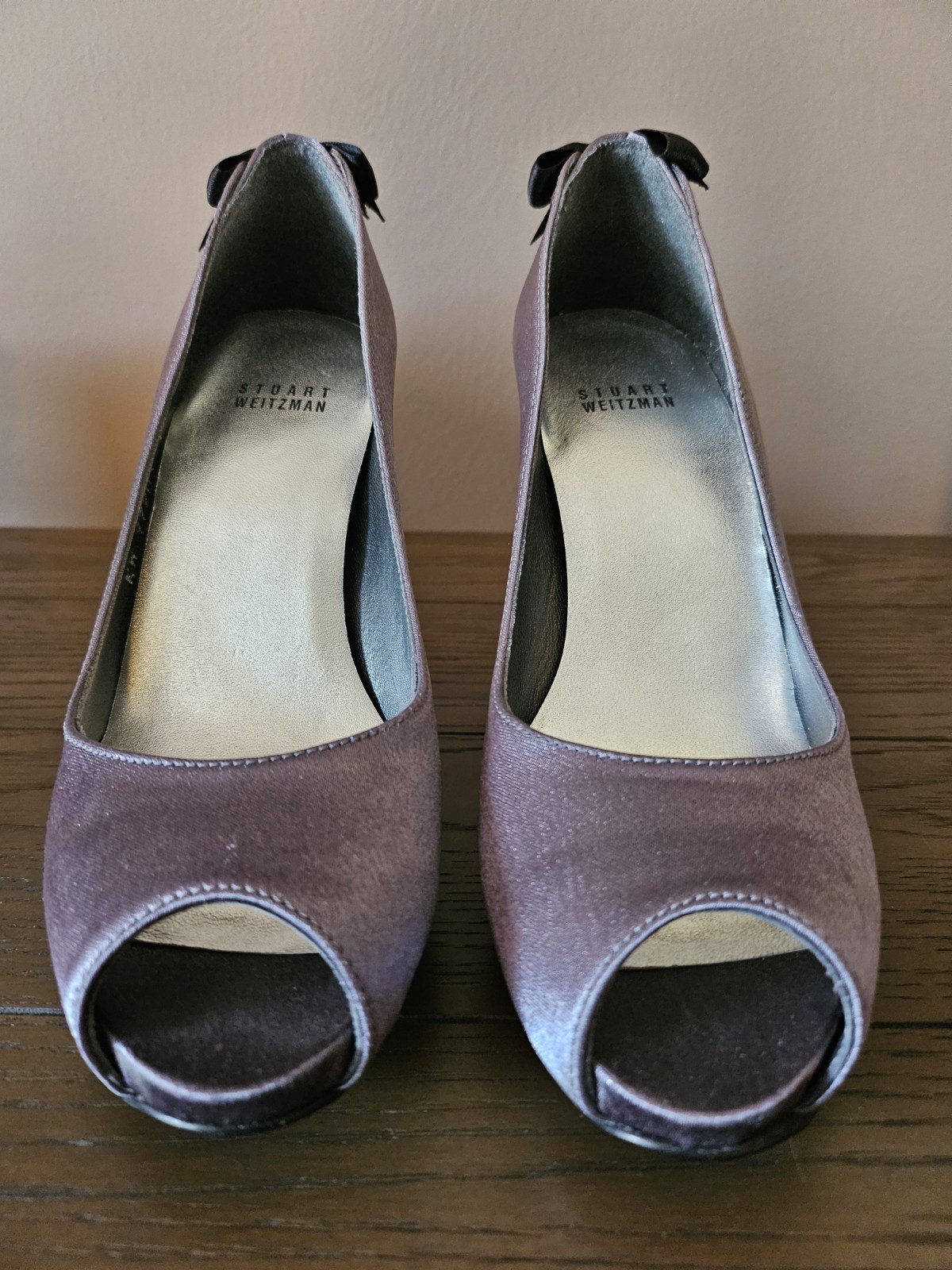 Stuart Weitzman Lute Star Satin Anthracite Crystal Bow Size 7