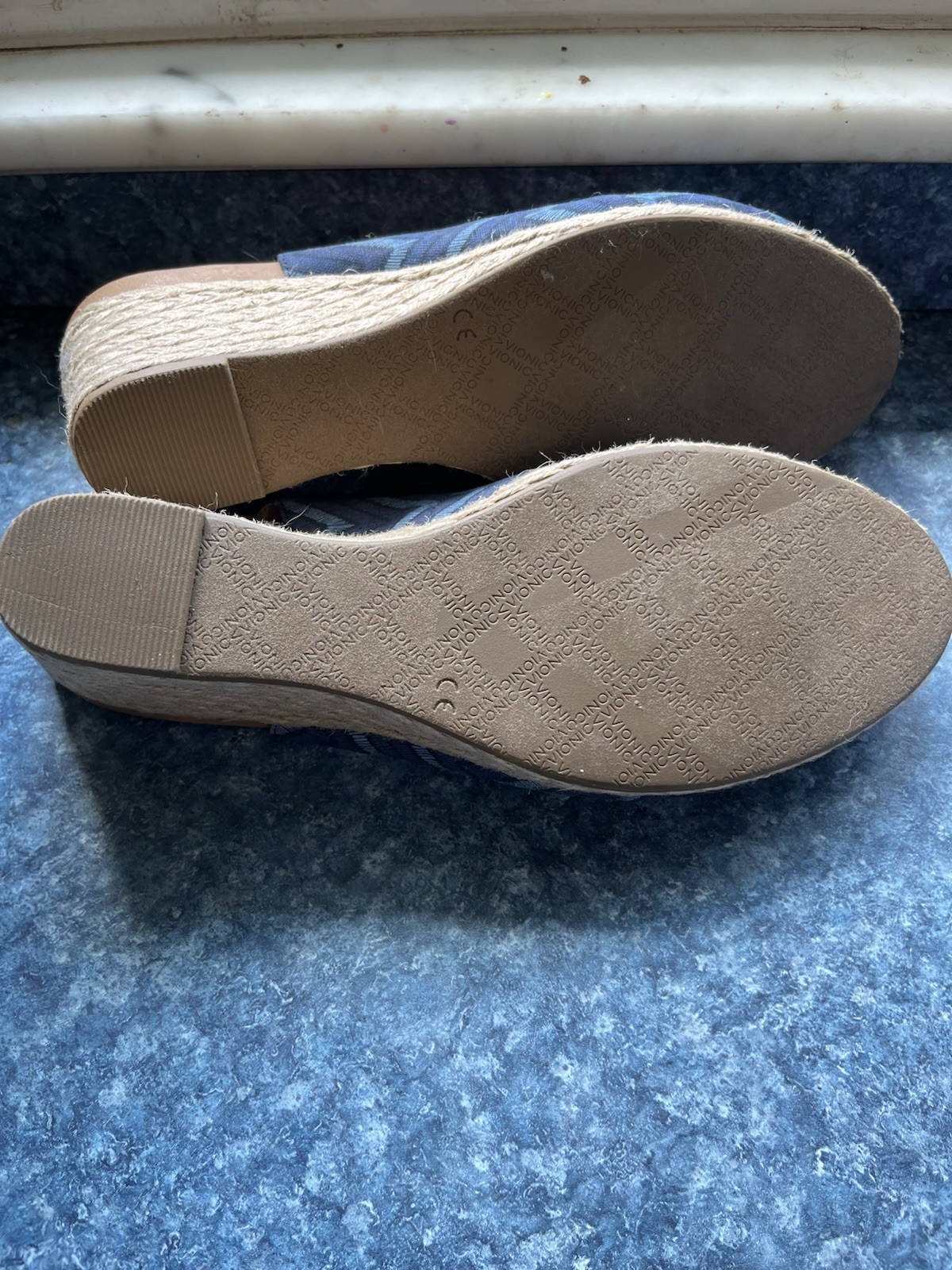 Vionic Carolina Blue Chevron Wedge Slingback sz 11 Summer Resort