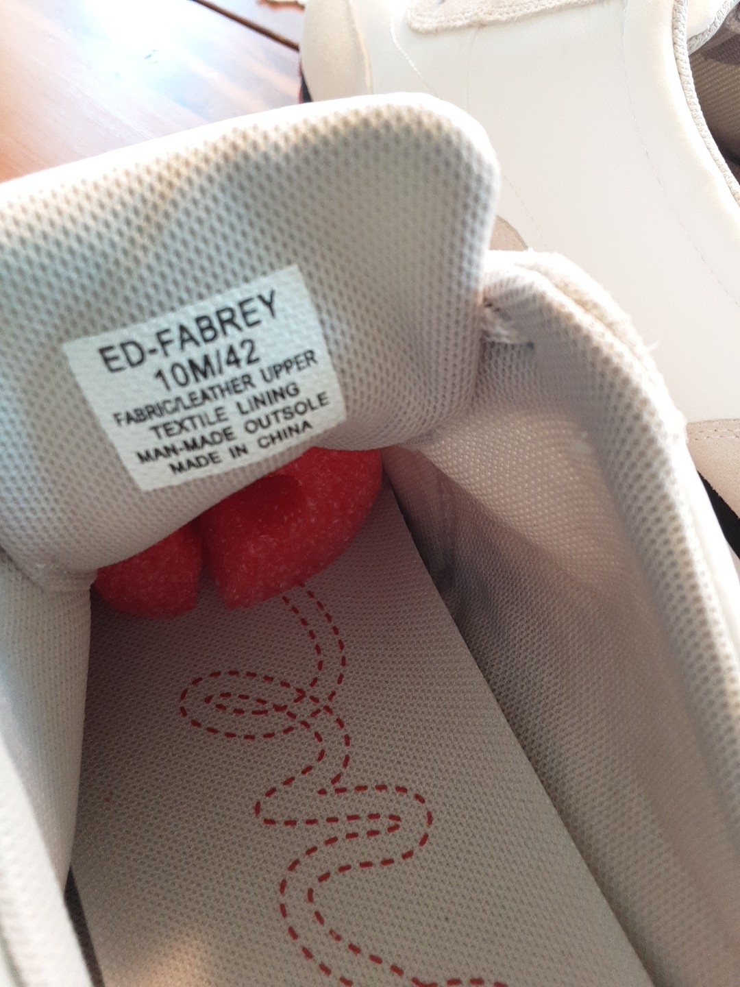 ED Ellen Degeneres Fabrey Sneakers Size 10 Beige Red Lug Sole