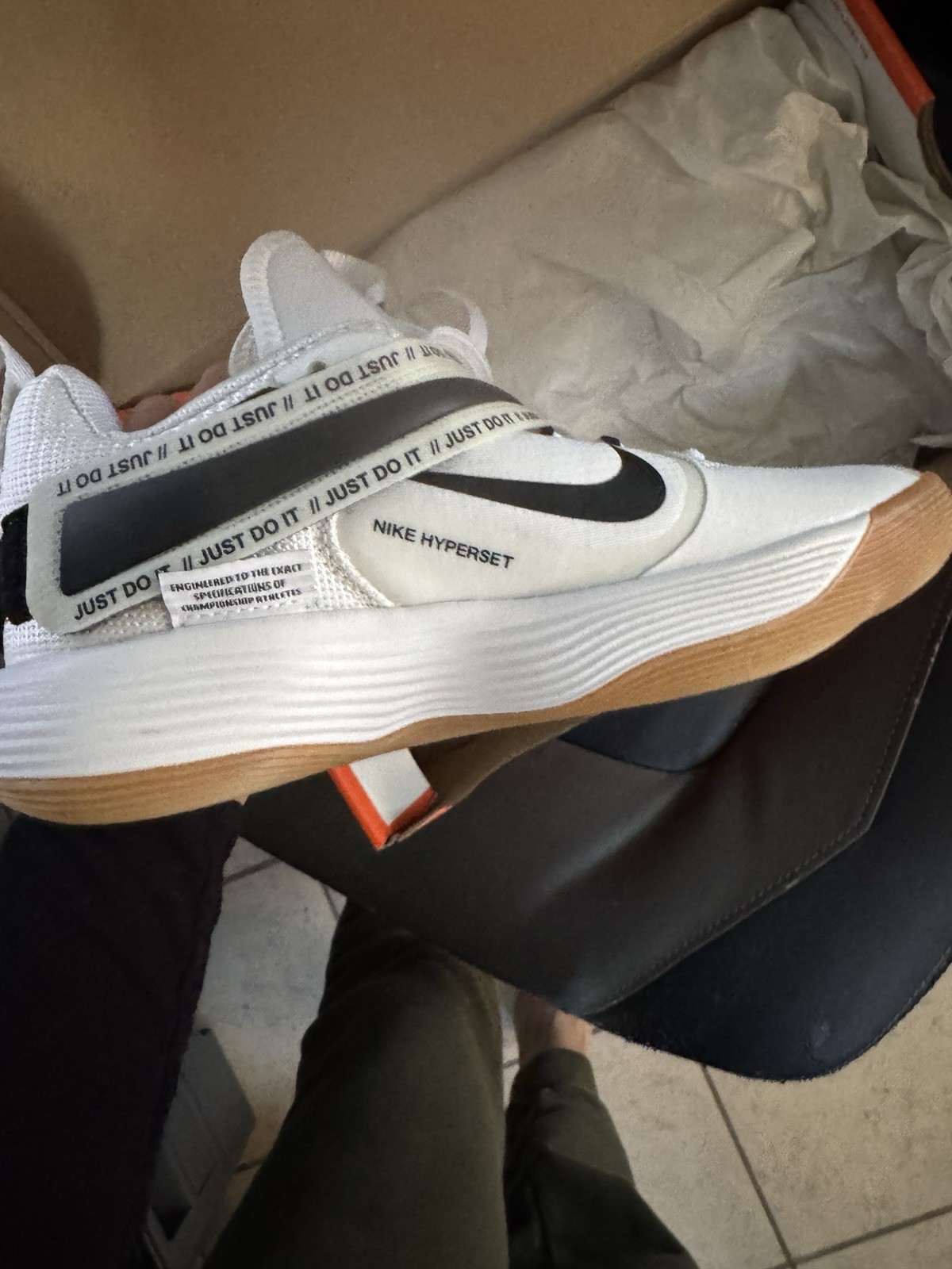 Nike React Hyper Volleyball Shoes Men’s Size 5/women’s Size 6.5 ￼