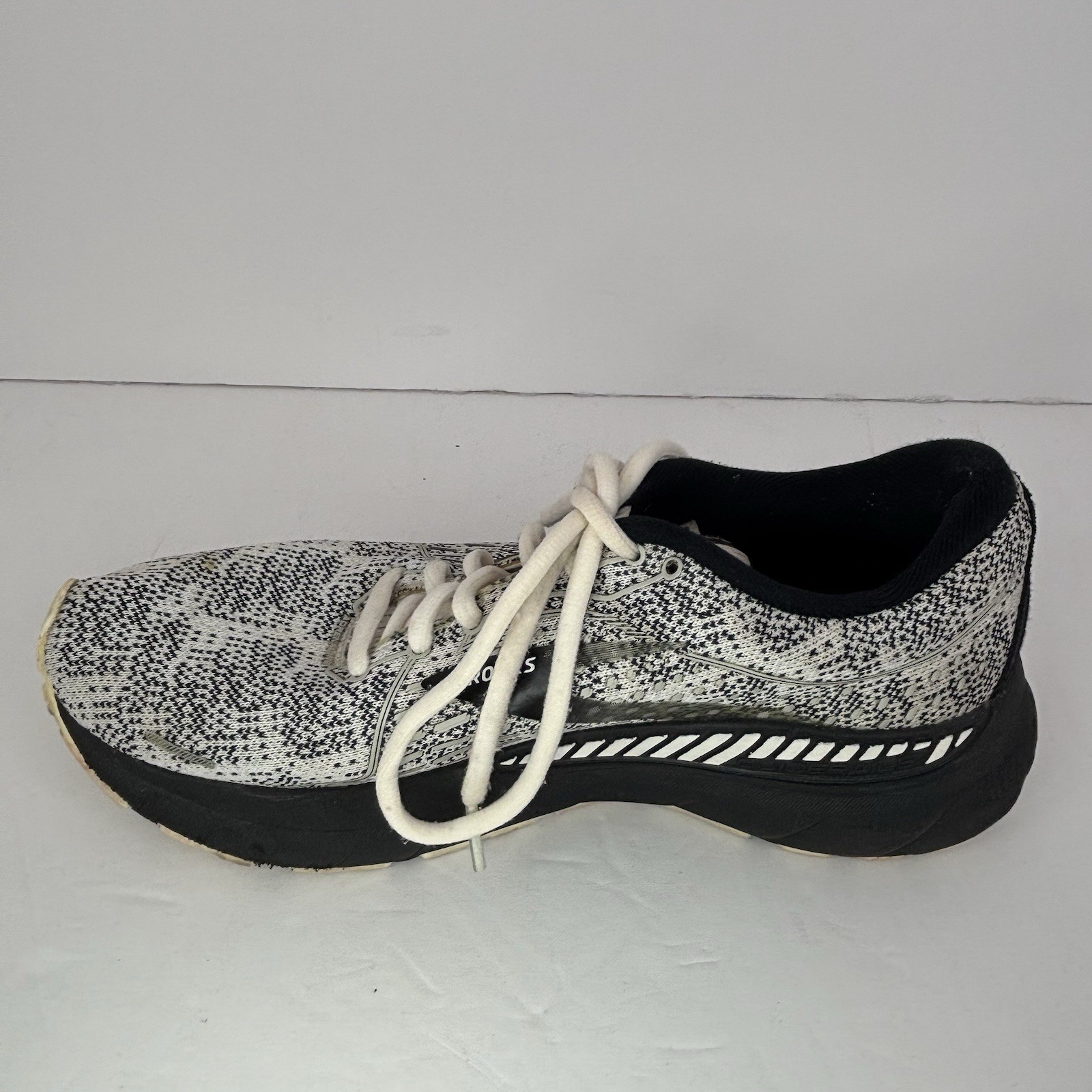 Brooks Adrenaline GTS 21 Womens 8 B Black White Running Shoes 1203291B135