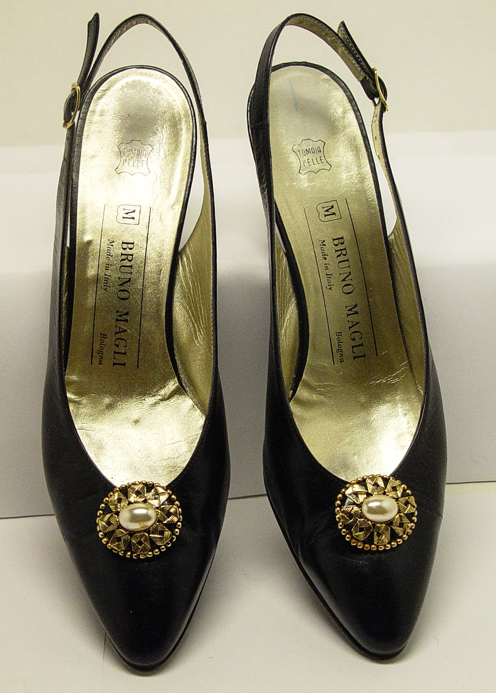 BRUNO MAGLI MADE IN ITALY BOLOGNA SZ 7AAA 2″ SLINGBACK PUMPS GOOD USED CONDITION