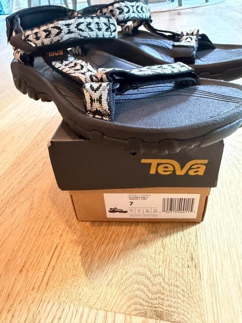 NIB Teva Womens Hurricane 4- Size 7 Color: Triton Griffin