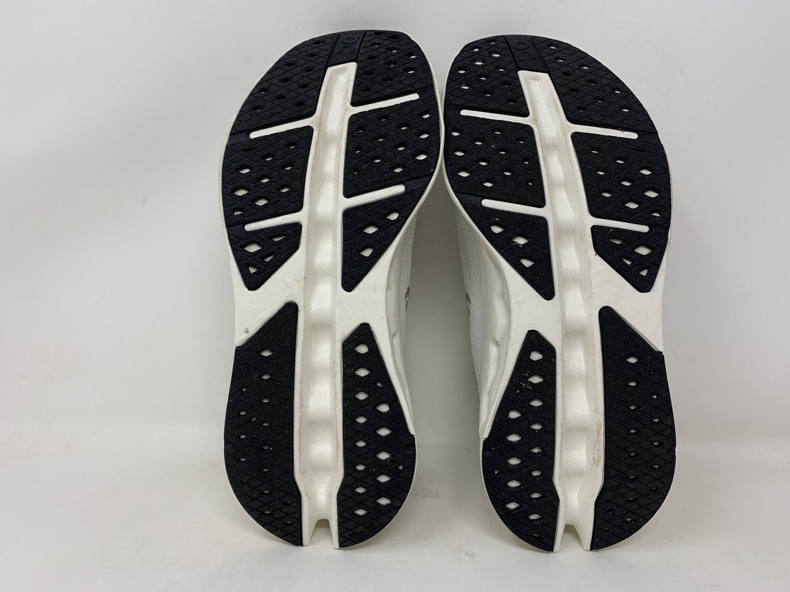 Women’s On Cloudsurfer Max, White/White, 8 B Medium US