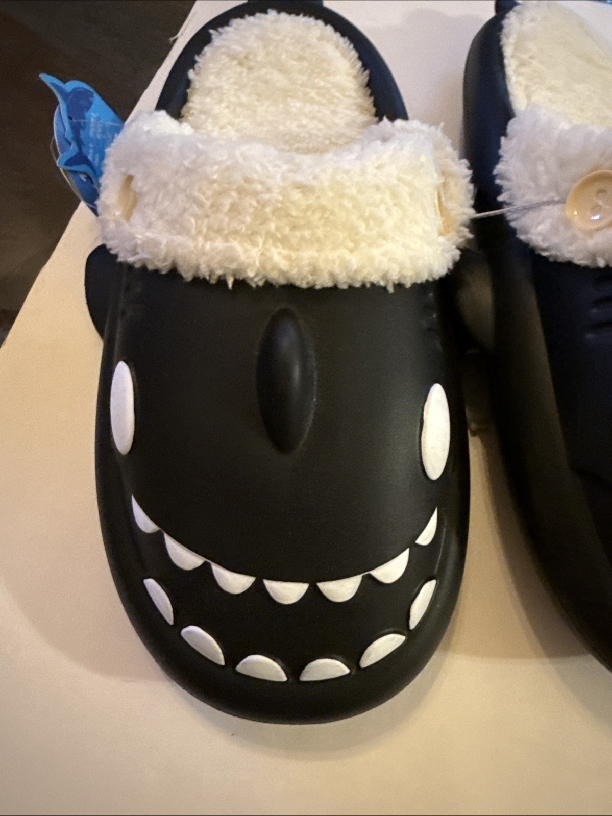 Women’s Shark Slides with Fur Lining – Cozy Plush, Cute Slip-On Slippers xmas