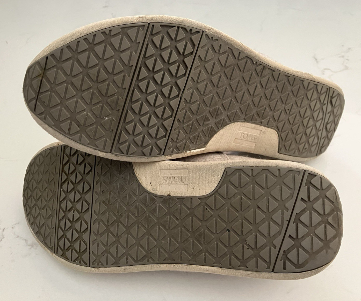Women’s 7 Sneakers TOMS Del Rey w/shearling Oatmeal canvas outer