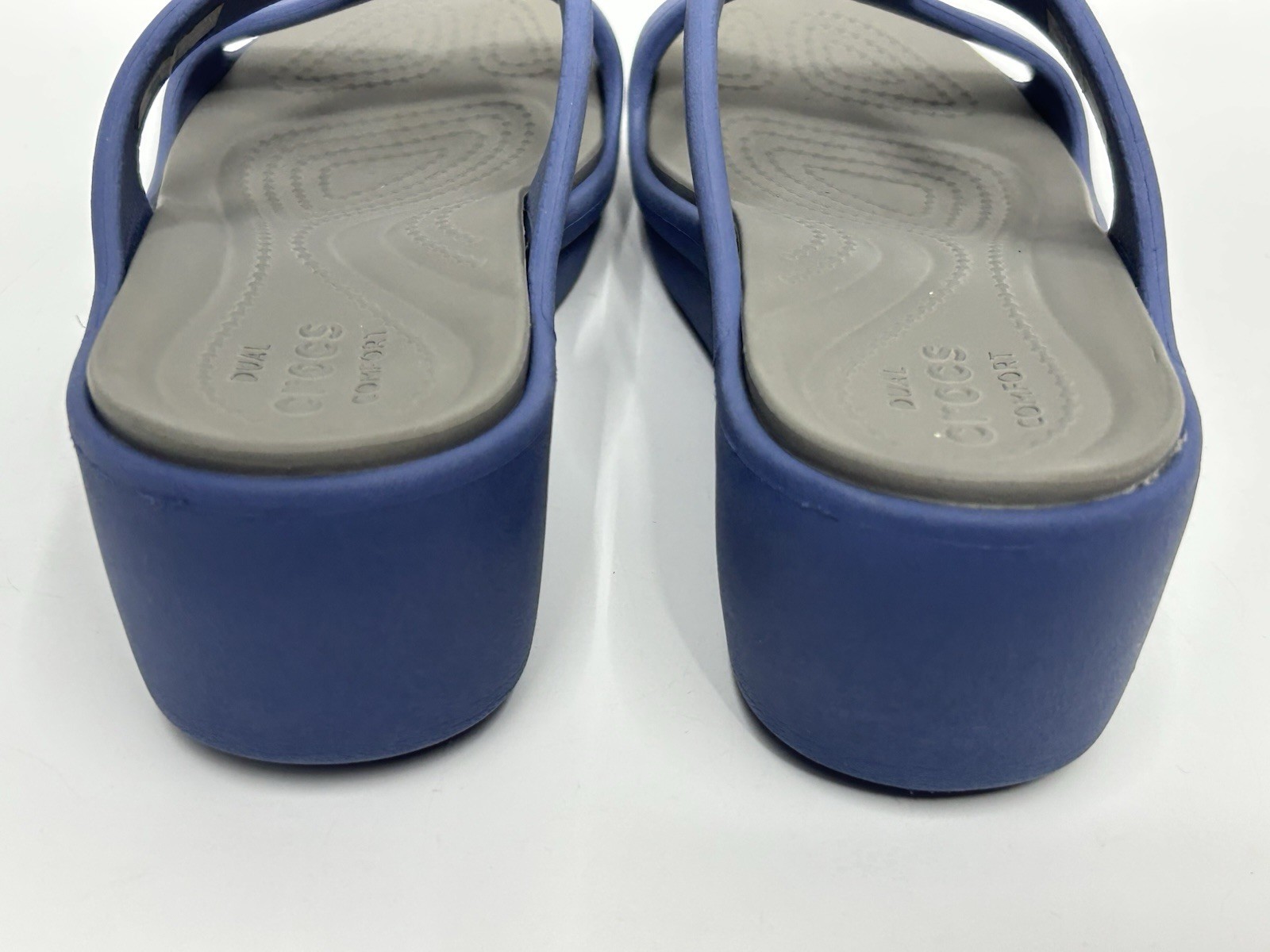 Crocs Sanrah Wedge Slide Sandals Womens Size 6 Periwinkle Comfort Water Friendly