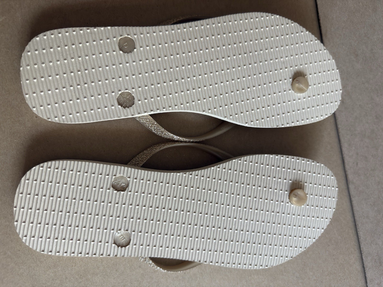 Havaianas Slim Iridescent Golden Sand w/Matching Gold Straps EU41-42 – NEW