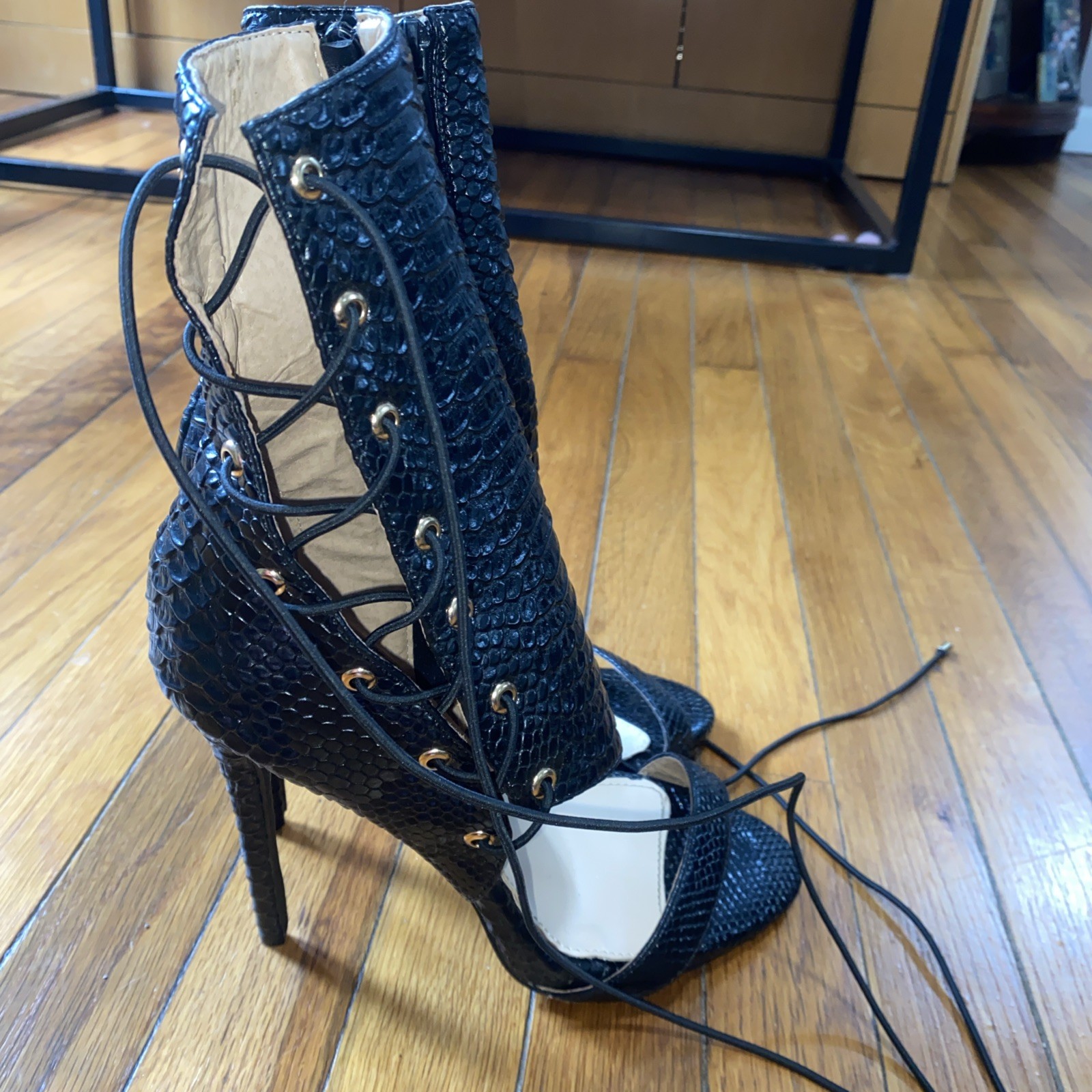 NWOT Azalea Wang Black Laced Open Toe Snake Stilettos Shoes Heels Sandals Size 9