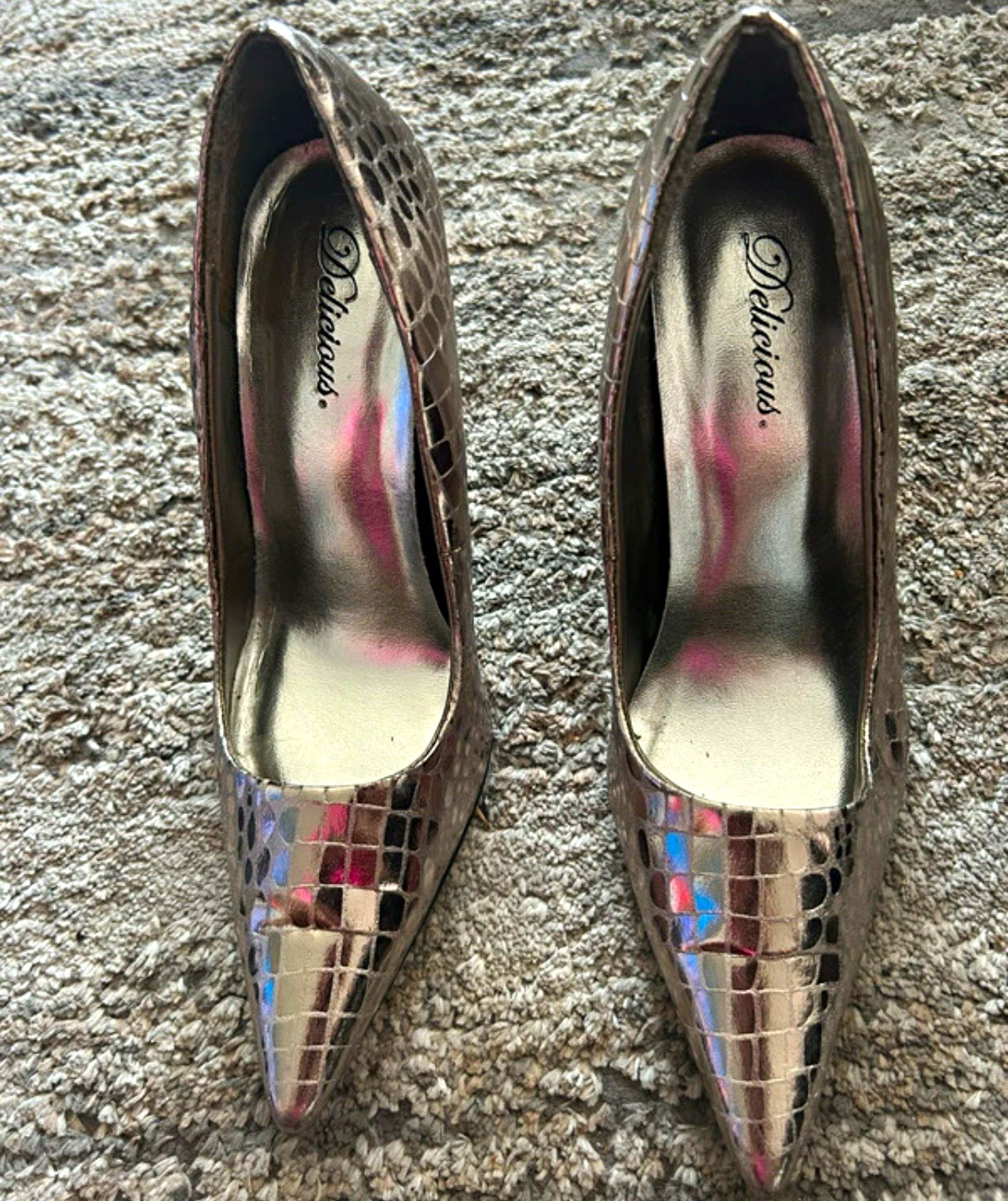 Delicious Silver Leather Pointed Toe Pumps Stiletto Croc Embossed US 9