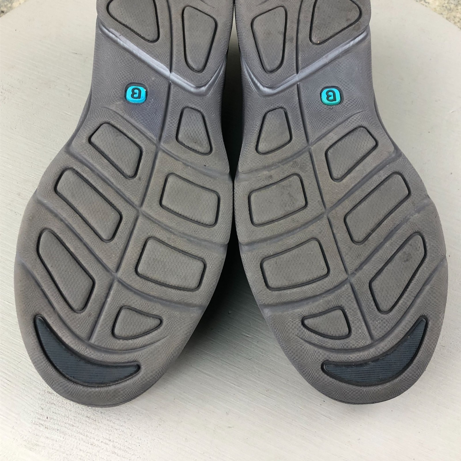 BZees Women’s Size 9.5M Lollipop Navy Blue Slip On Lightweight Casual Shoes