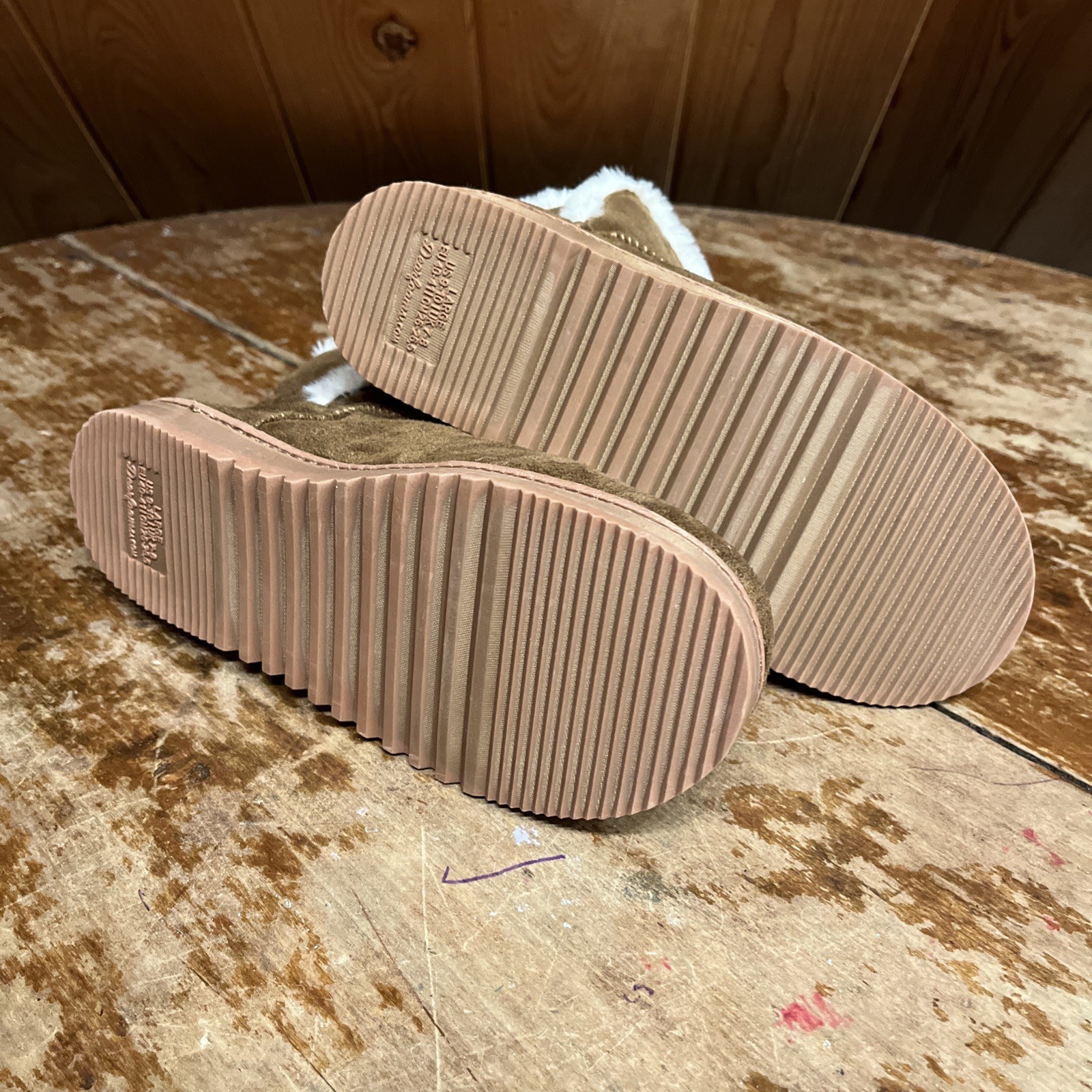 Dearfoams Women’s Winter Beth Faux Fur Foldown Booties | Large 9-10 (USA)