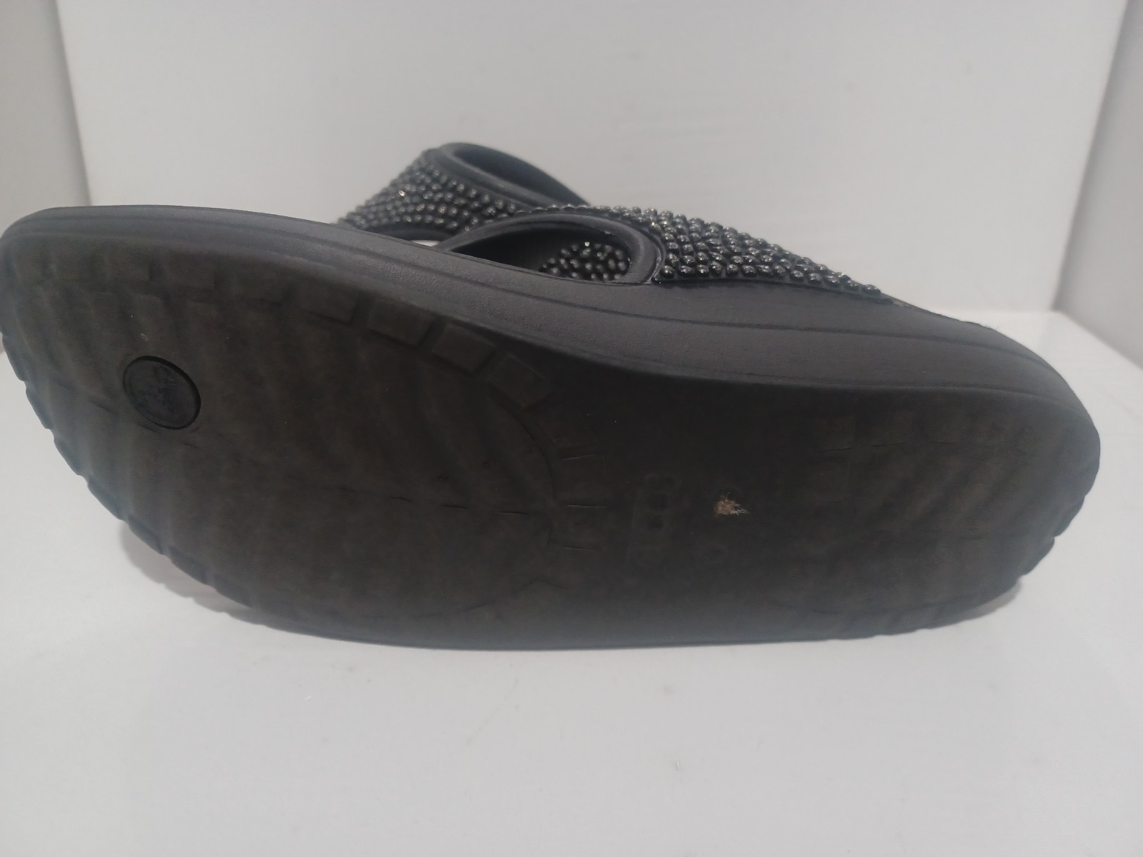 Crocs Sloane Black Bead Embellished Studded Strap Comfort Sandals Women’s 10