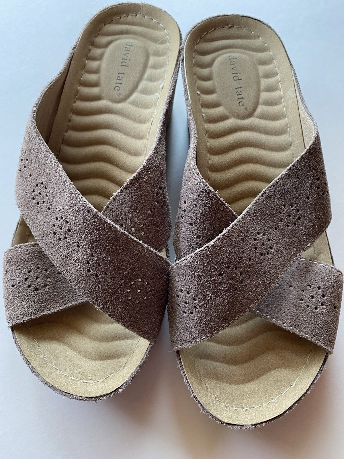 David Tate Women’s Suede Slide Wedge Sandals Cushioned Comfort Beige 9W