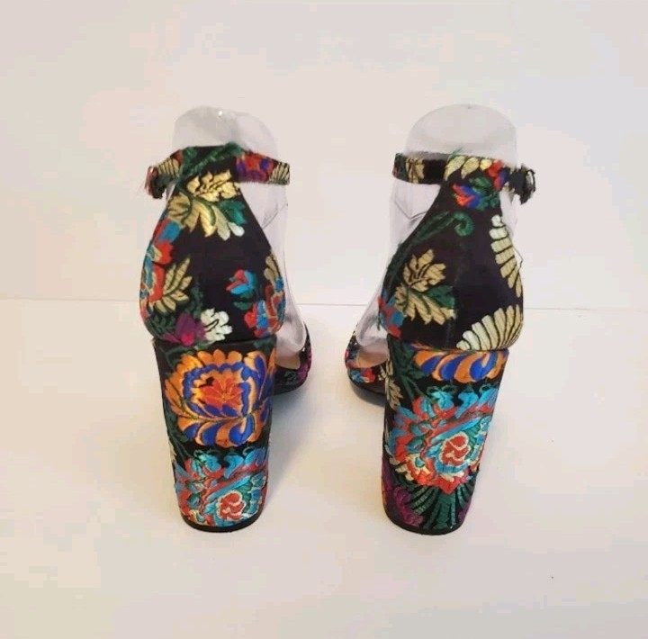 Trash Sz 5 Black Multicolor Floral Embroidery Open Toe Sandals Chunky Heel Party