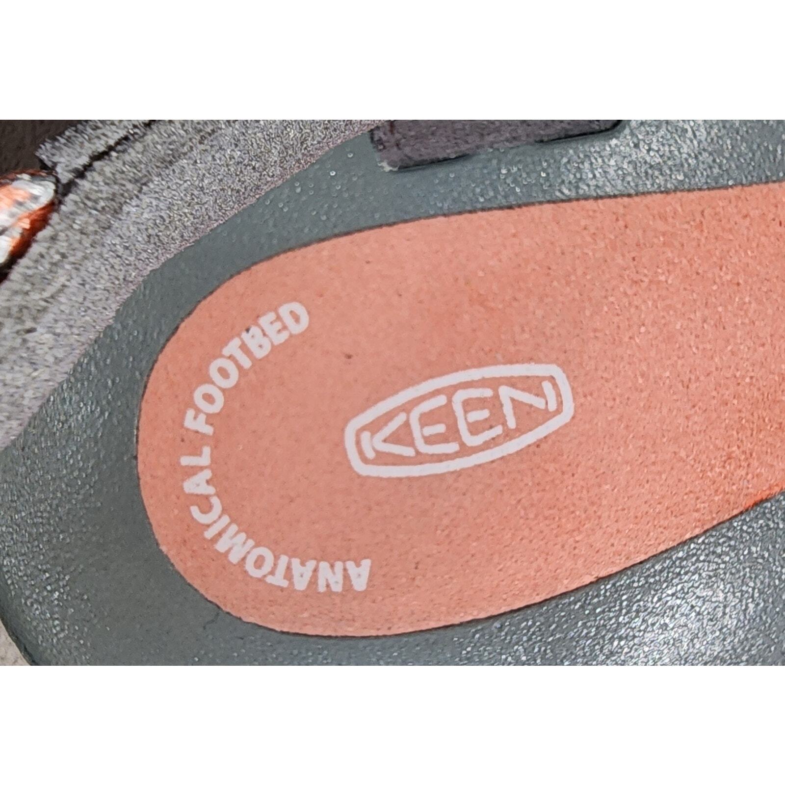 Keen 1014756 Uneek 8mm Camo Fusion Coral Women’s Sandal 7.5