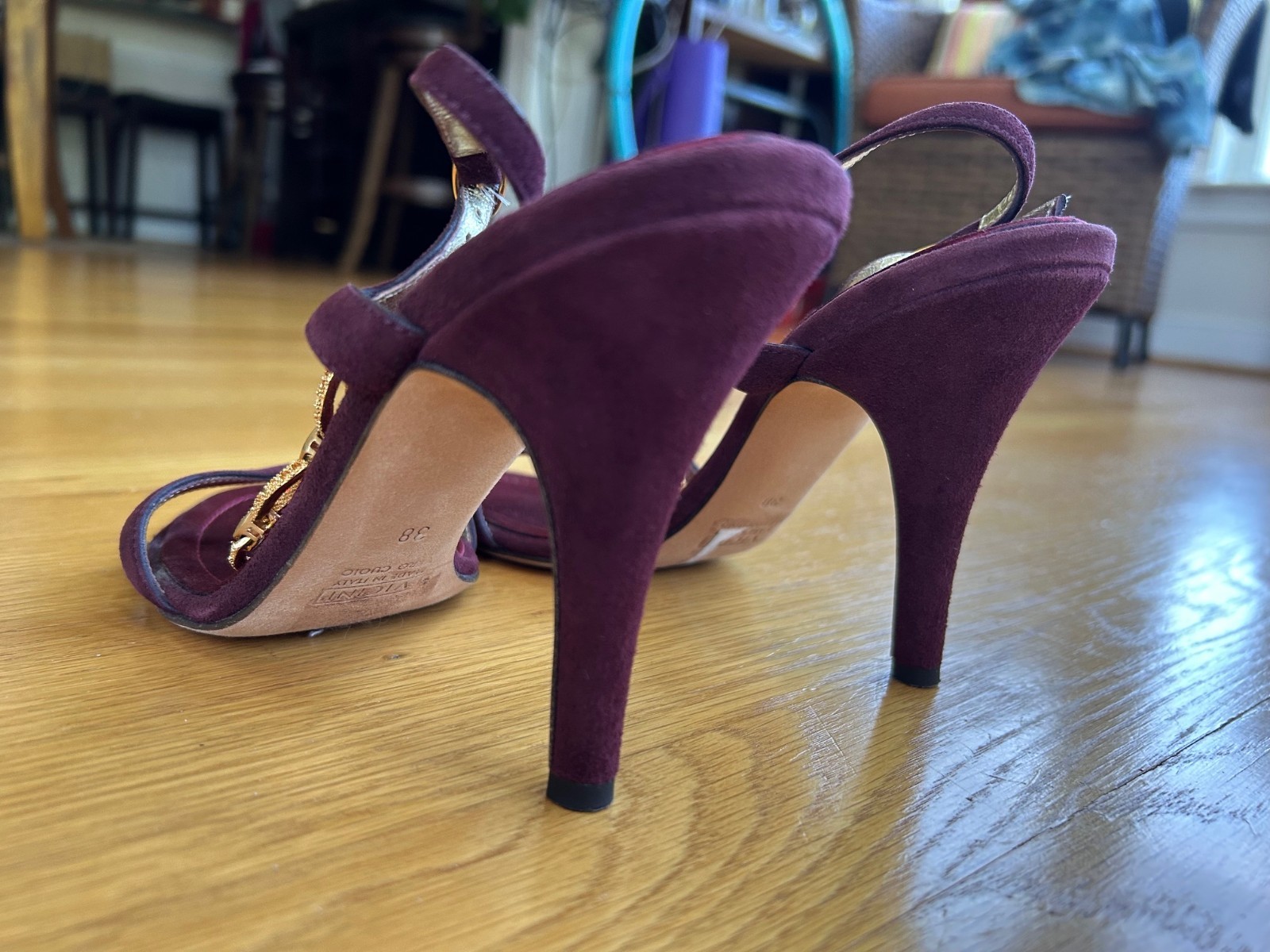 GIUSEPPE ZANOTTI Burgundy Suede Gold Chain &Red Jewel T-Strap Sandals IT 38 Good