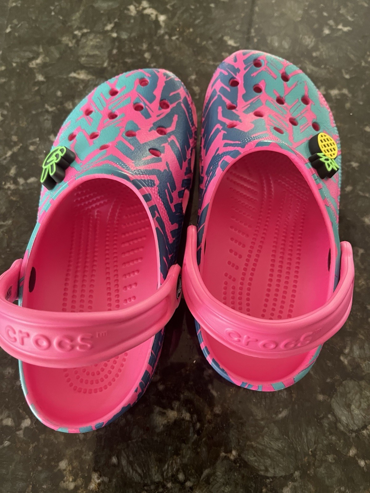 Crocs Classic Kids Clog Sandals Abstract Pink Blue Green Slip-On women Sz 7