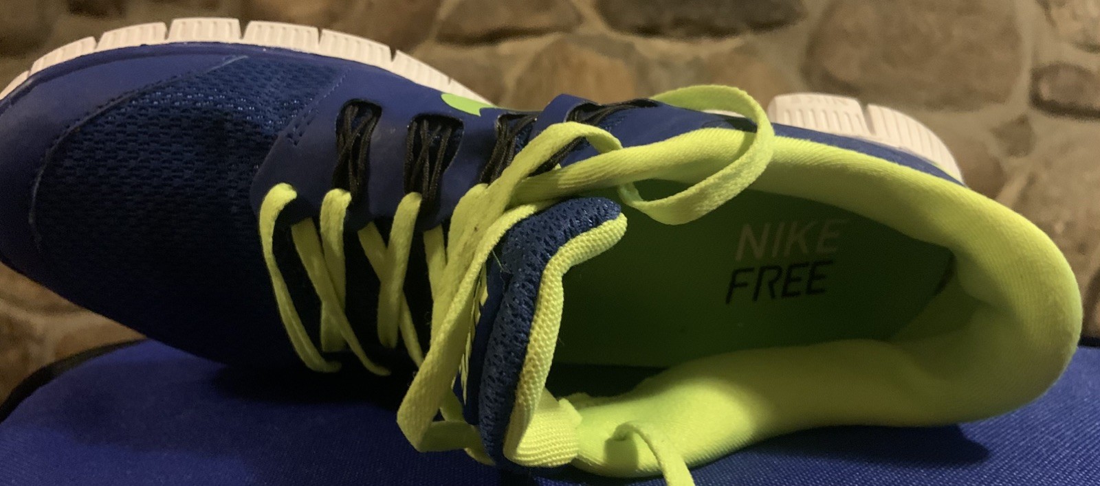 Nike Free Run 5.0 Rare Running Shoes Volt Yellow Blue Women’s Size 8 gently worn