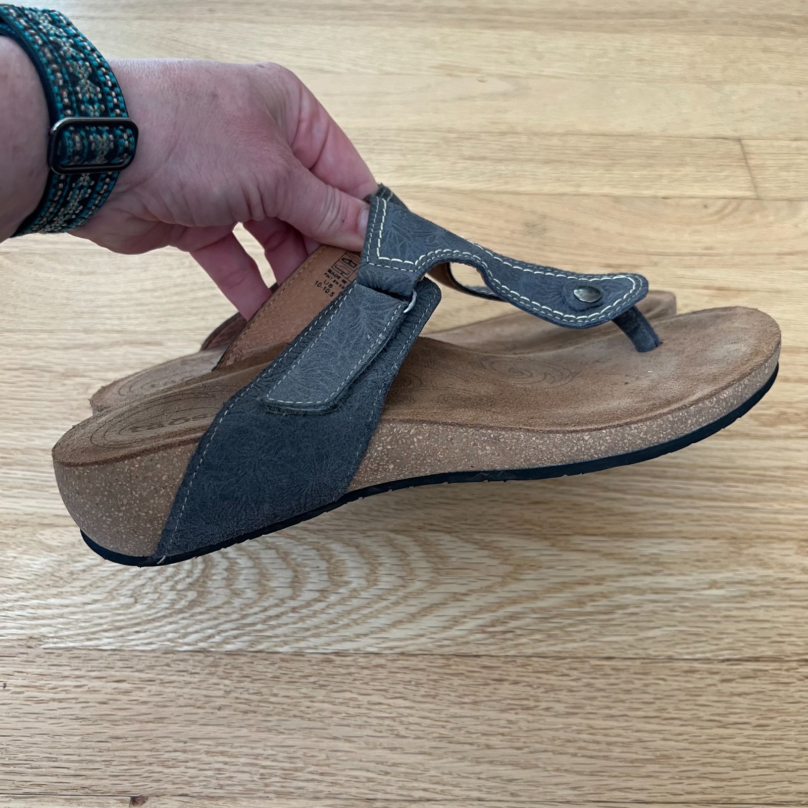 Taos Lucy Embossed Suede Leather Thong Sandals Blue Women Size EU 41 US 10-10.5