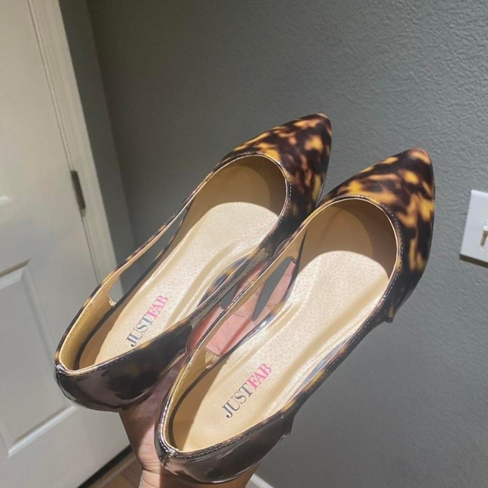 JUSTFAB Tortoise shell pointed toe flats Size 9