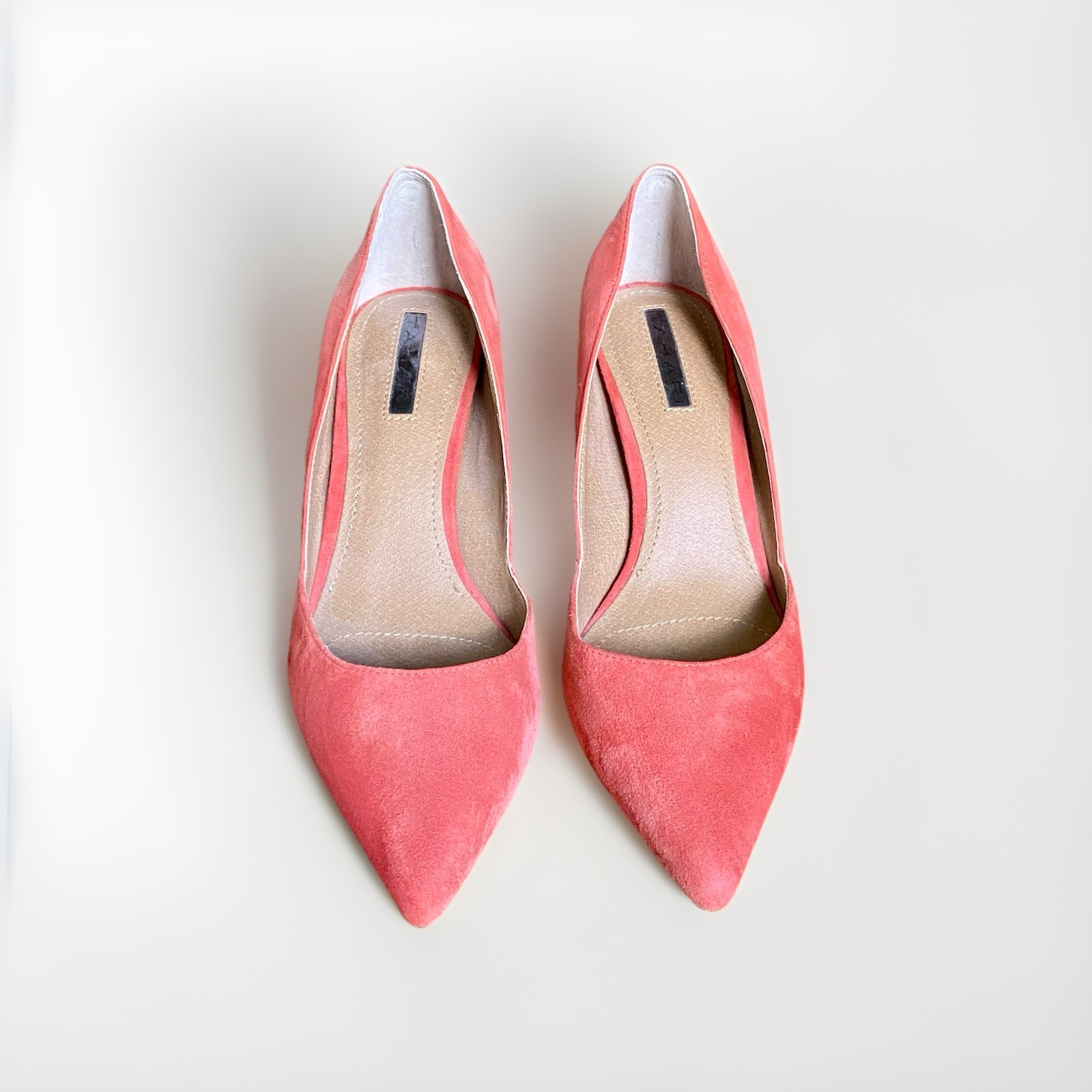 Tahari Phillipa Suede Salmon/ Dark Pink Stilettos 3”High Heels 7M NEW w/o Box