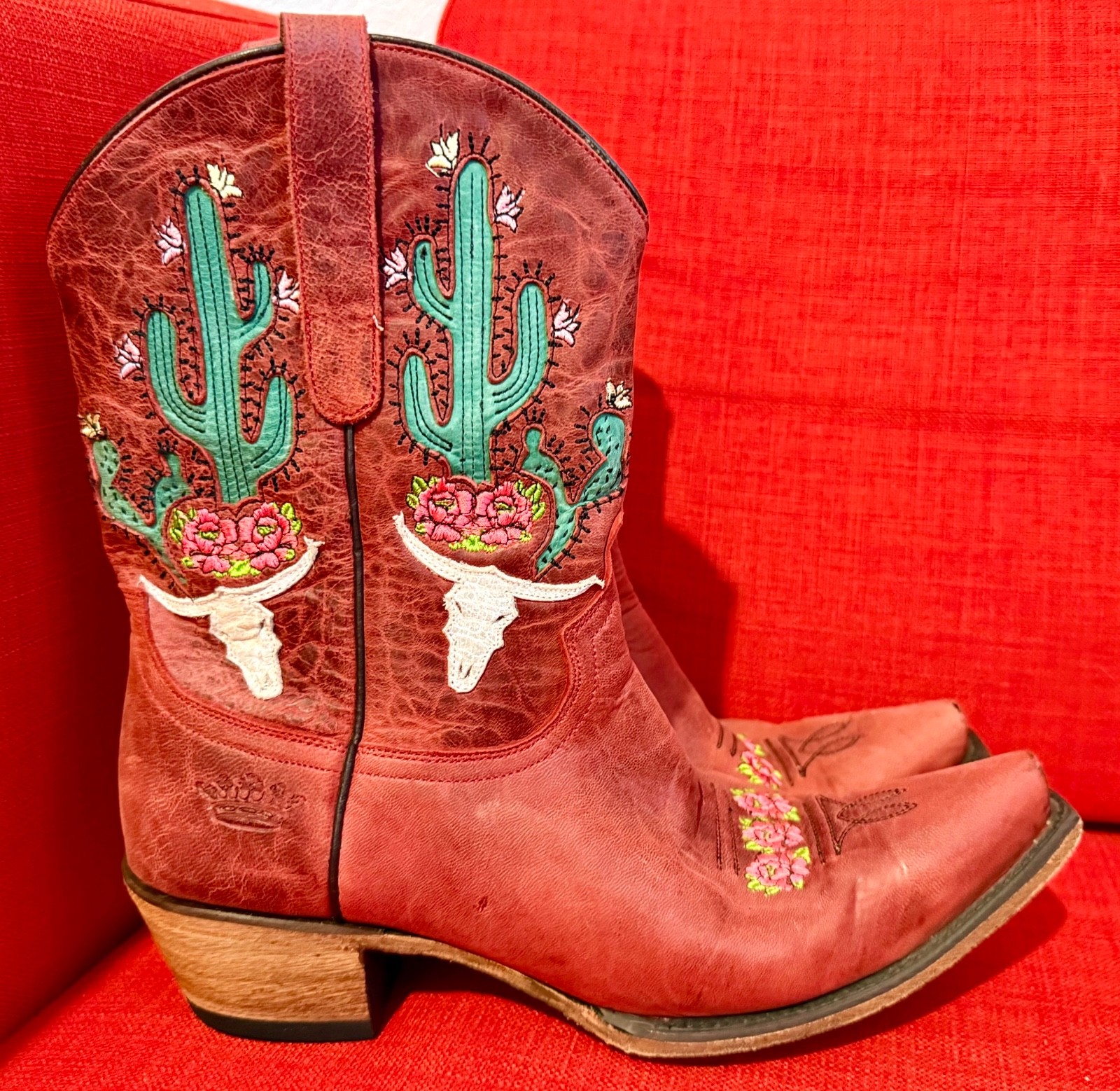 WOMEN’S JUNK GYPSY BY LANE «BRAMBLE ROSE» PINK CACTUS INLAY BOOTIE, 9-1/2