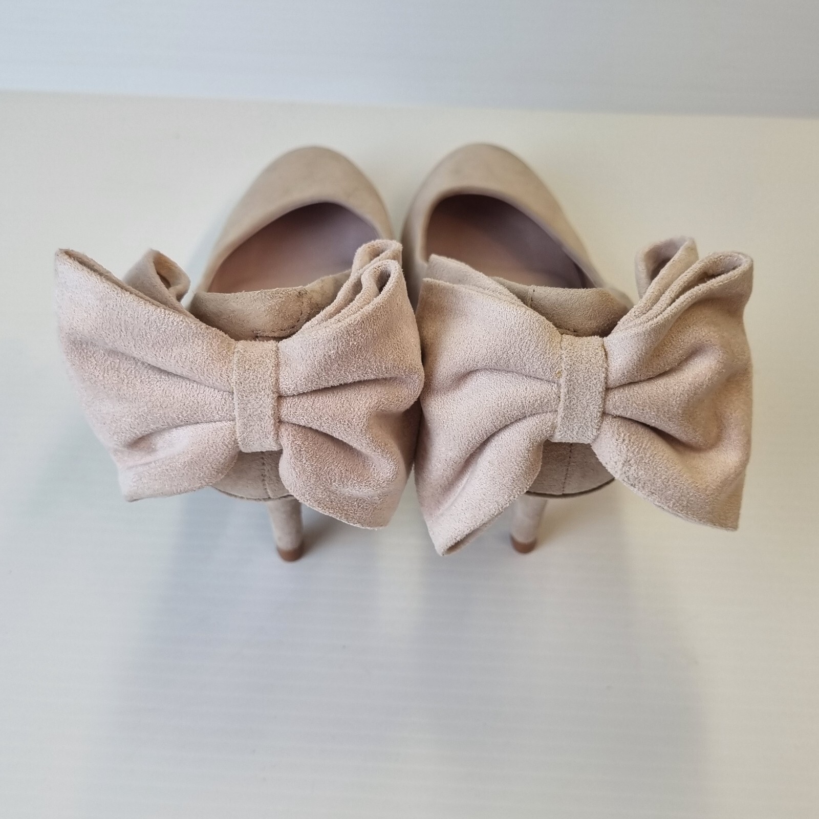 Vintage Alannah Hill Nude Suede Bow Heels AU 6 EU 37 Romantic Winter Bridal Glam