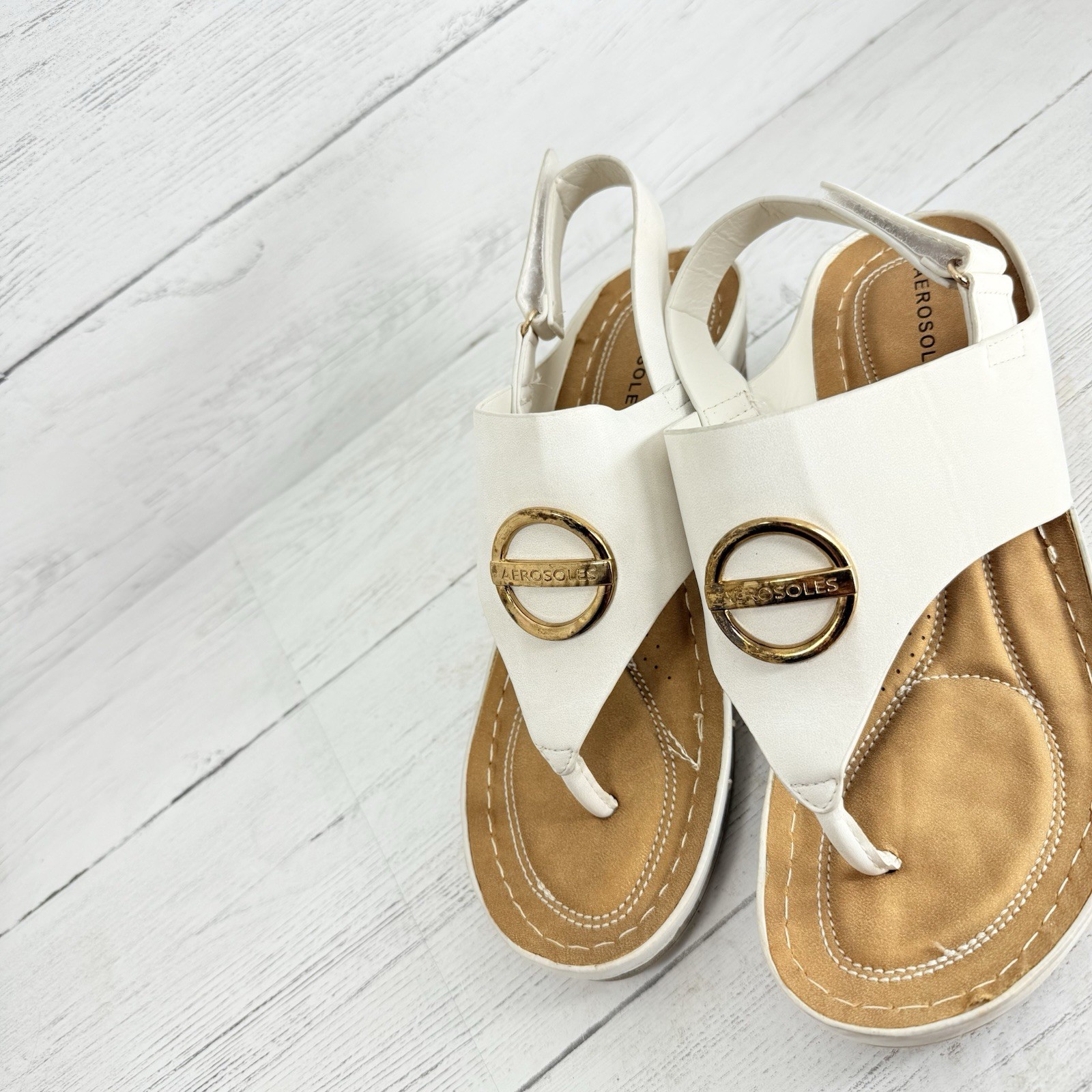 Aerosoles Amity 15L Size 10 Thong Sandals White Wedge Back Strap Wood Grain