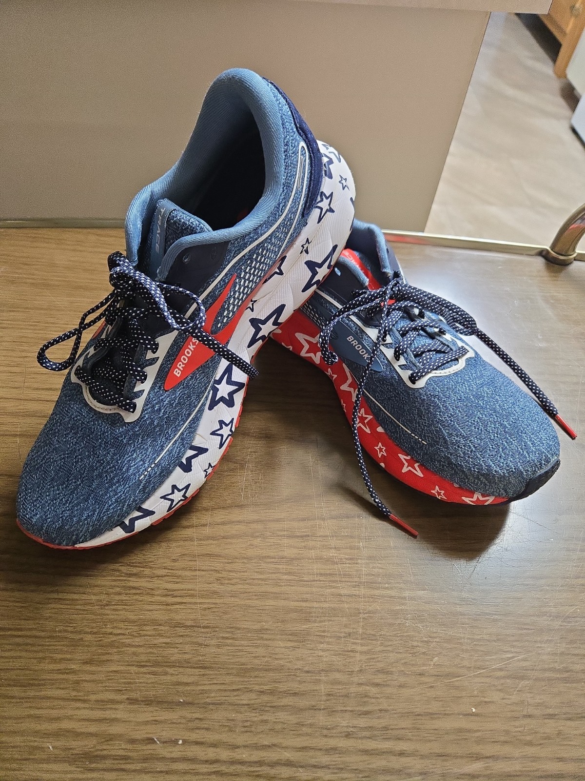 BROOKS Trace 2 USA Stars Limited Edition Running Shoes US Size 7.5 EXCELLENT!