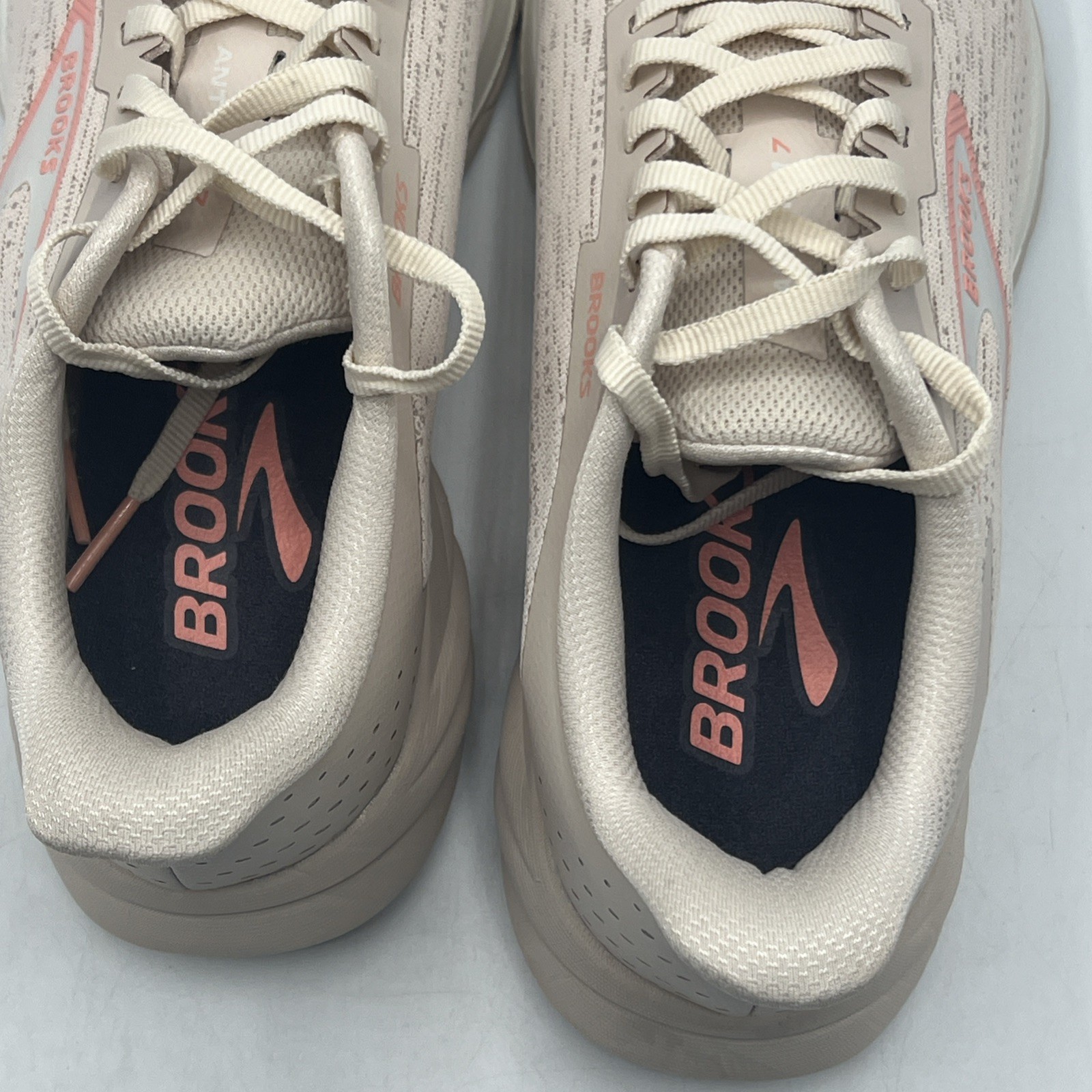 Brooks Anthem 7 Women’s Size 9 Athletic Sneakers Almond Grey Desert Flower New