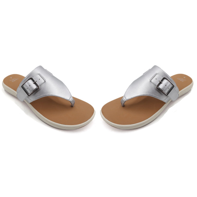 N.W.T – Time and Tru Women’s Comfort Flip Flop Sandal (Color Silver, Size 11)